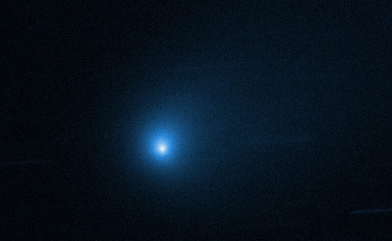 Межзвездная комета 2I/Borisov на снимке телескопа Hubble