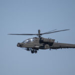 Boeing начала поставки новейшей версии вертолета AH-64 Apache