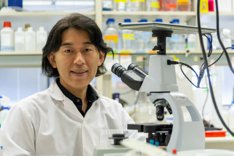 Медицинский генетик Университета Альберты Тосифума Йокота возглавил исследовательскую группу, которая создала потенциальное новое лечение для одной из самых распространенных форм мышечной дистрофии. / © Университет Альберты
