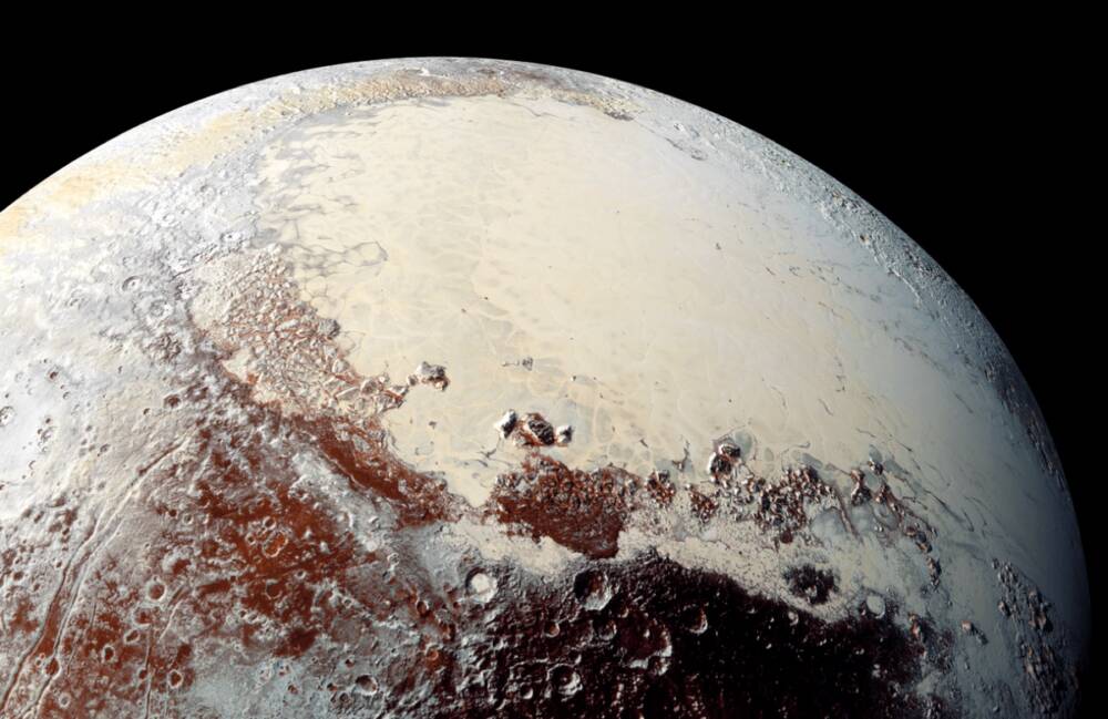 Жидкий океан под поверхностью Плутона объяснили его скоростным рождением