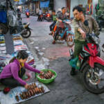 Ученые обнаружили на рынках Вьетнама «скрытые резервуары коронавирусов»