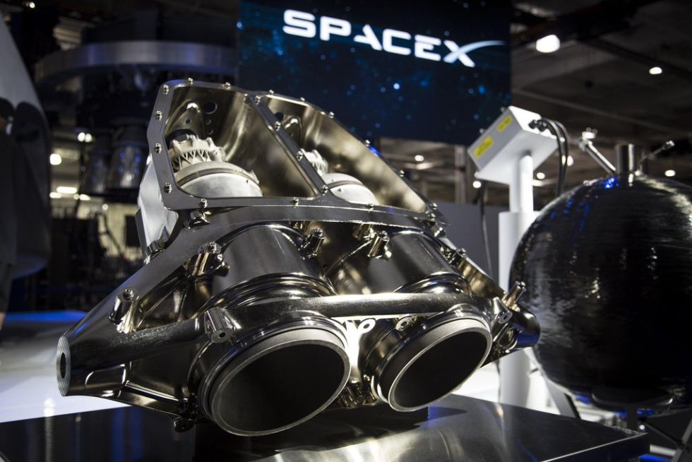 Пара двигателей Super Draco. Четыре таких пары встроены по бокам капсулы с людьми у Crew Dragon/ ©SpaceX