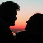 Искусственный интеллект выяснил, что сильнее всего влияет на качество романтических отношений