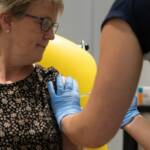 В Италии анонсировали старт продаж европейской вакцины от коронавируса