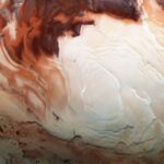 Подо льдом на южном полюсе Марса может скрываться целая сеть жидких водоемов