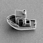 Физики распечатали самую маленькую в мире лодку