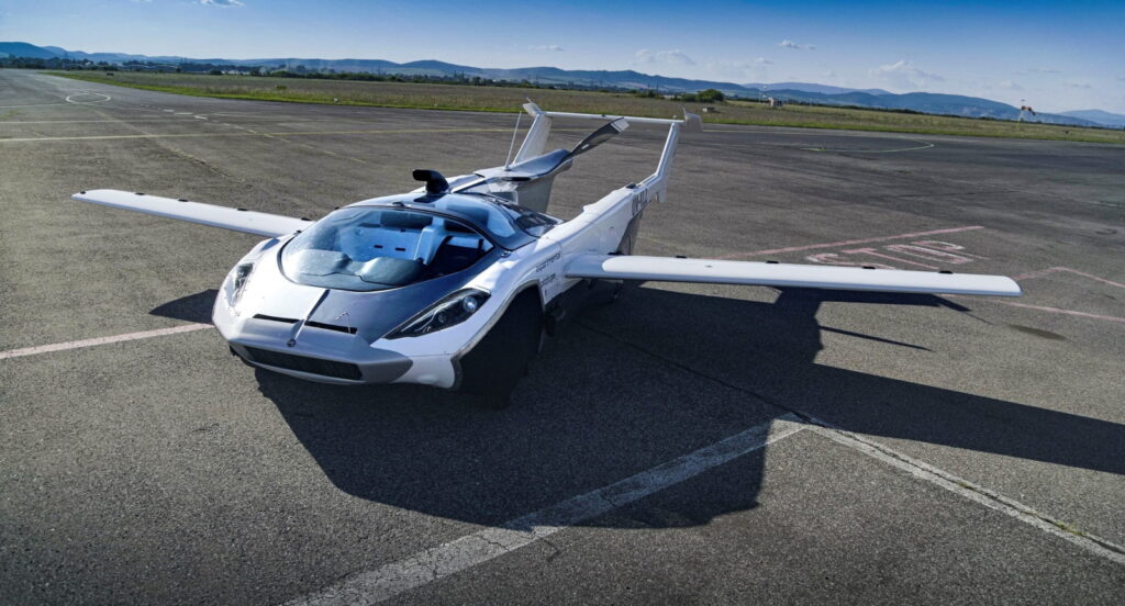 Прототип летающего автомобиля-трансформера AirCar от Klein Vision