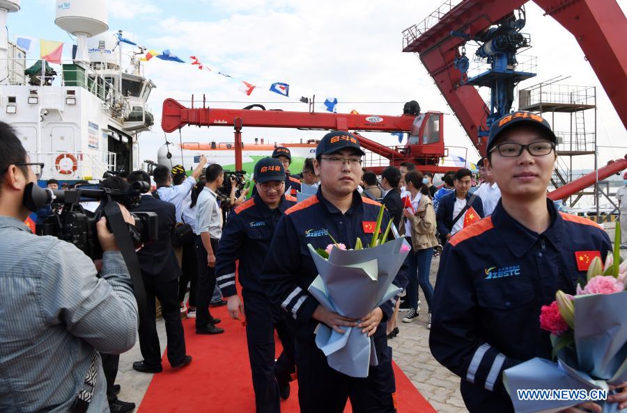 Китайский глубоководный аппарат впервые транслировал видео из Марианской впадины