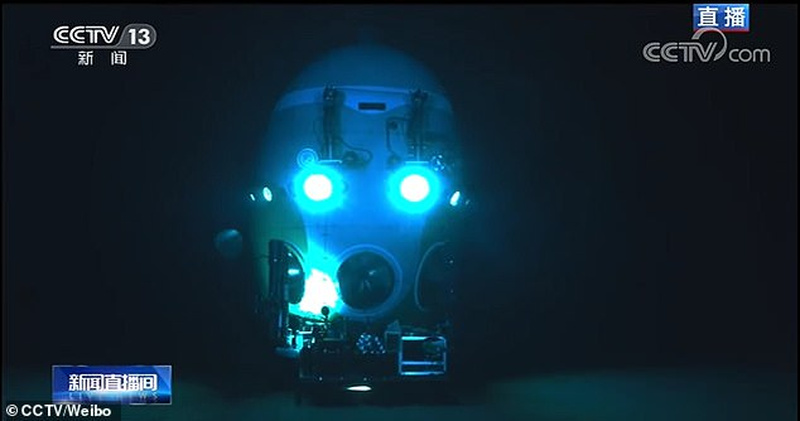 Китайский глубоководный аппарат впервые транслировал видео из Марианской впадины