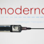 Moderna заявила о стопроцентной эффективности своей вакцины от Covid-19 при тяжелой форме заболевания