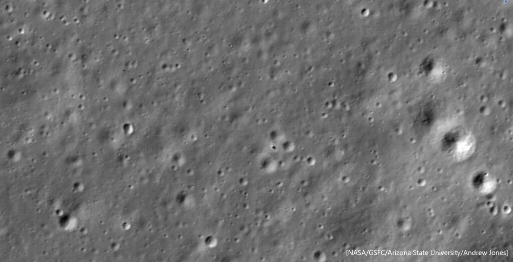 Снимок посадочной платформы «Чанъэ-4» и лунохода «Юйту-2» с орбиты Луны аппаратом LRO