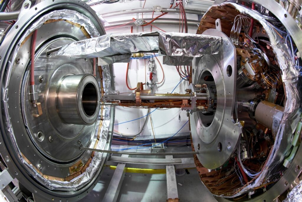 Установка для получения античастиц Antimatter Decelerator