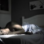 Нехватка сна способствует сохранению негативного опыта