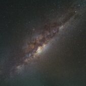 За пределами Млечного Пути нашли необъяснимо много света — вдвое больше, чем могут излучать известные и предполагаемые галактики