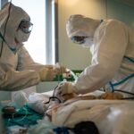Из-за коронавируса смертность в России в октябре выросла на 30,3%. Это рекордный показатель с начала эпидемии