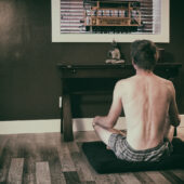 Медитация помогает изучить себя и достичь эмоциональной стабильности / ©Neil Gaudet