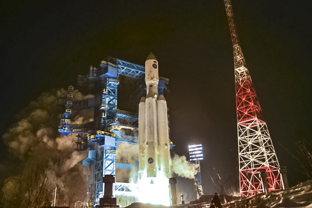 Видео: первый за почти шесть лет запуск ракеты «Ангара-А5»
