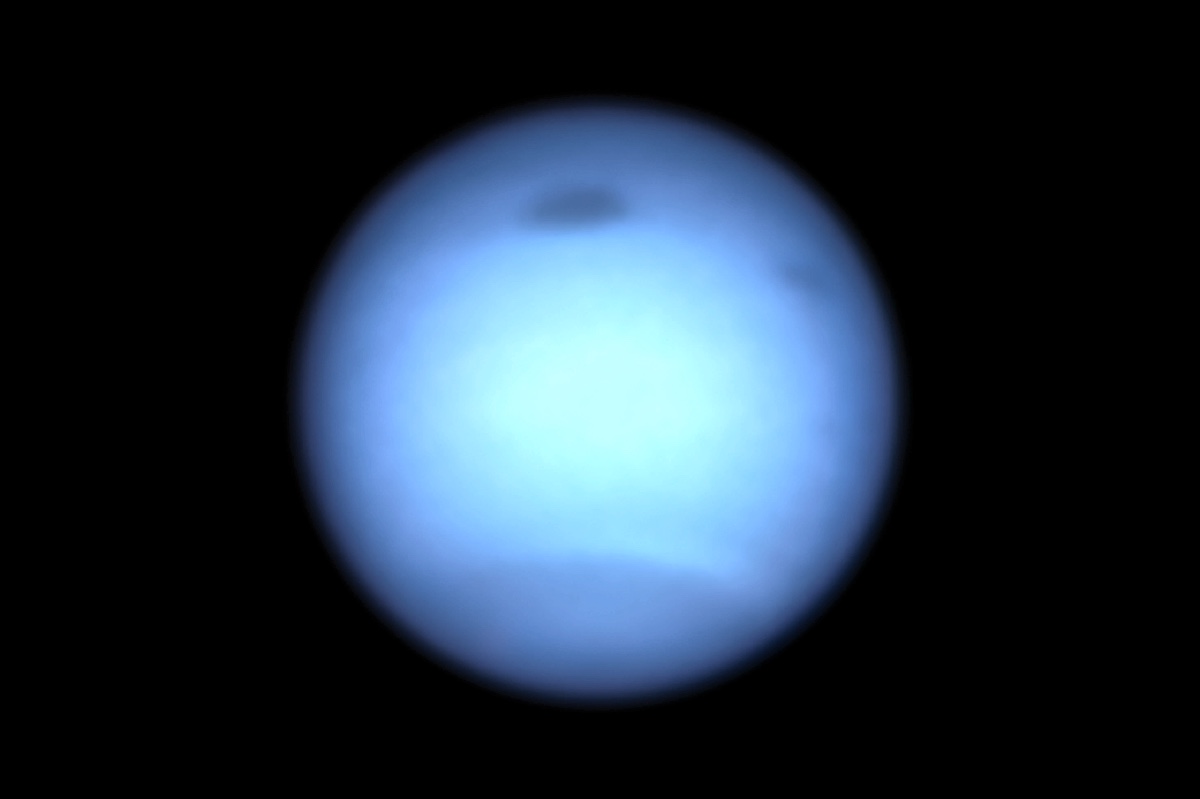 Телескоп Hubble проследил за аномальным поведением урагана на Нептуне