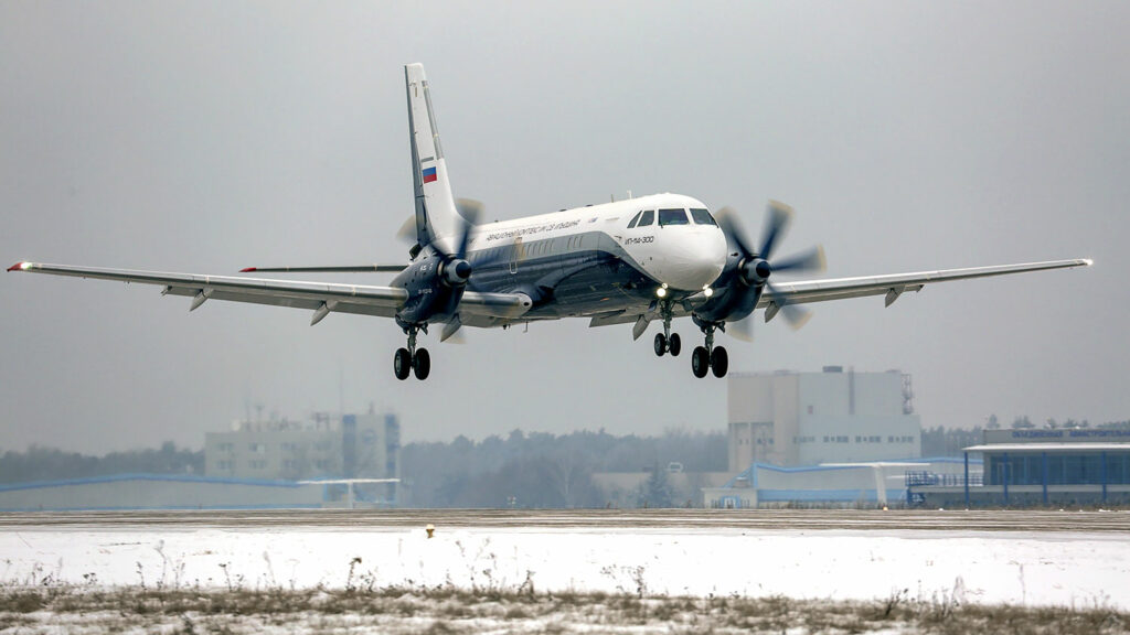 Российский пассажирский самолет Ил-114-300 совершил первый полет