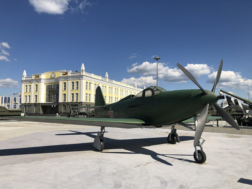 P-63 Kingcobra, был лучшим истребителем, который СССР получил по ленд-лизу. Каждый седьмой импортный самолет был именно этой модели. Но для боев с Германией его не использовали: в Кремле ему наметили совсем другие цели / ©Wikimedia Commons