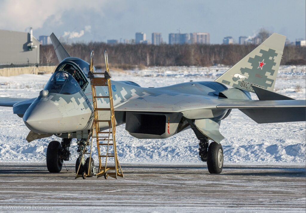 Стало официально известно о передаче ВКС первого серийного Су-57