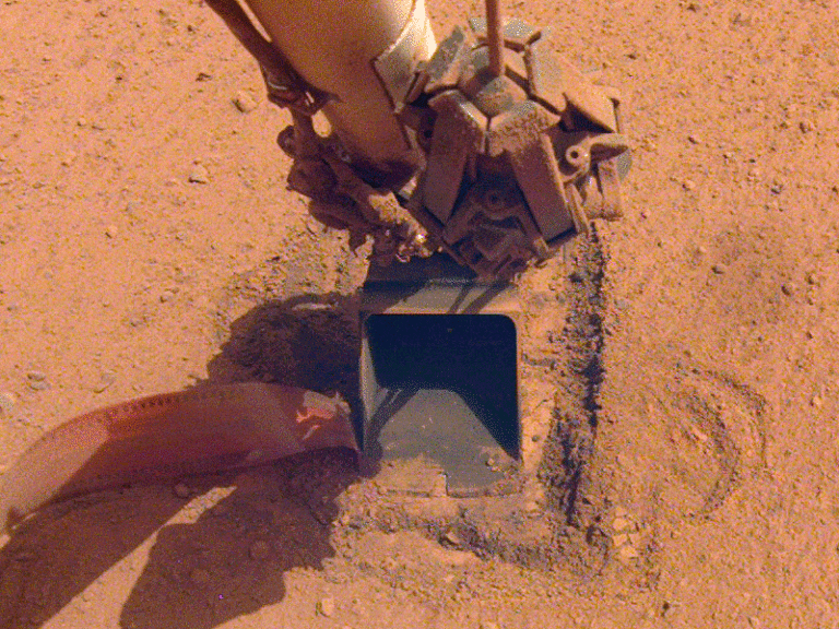 Марс не поддался буру: зонд InSight больше не будет пытаться погрузить термометр глубже