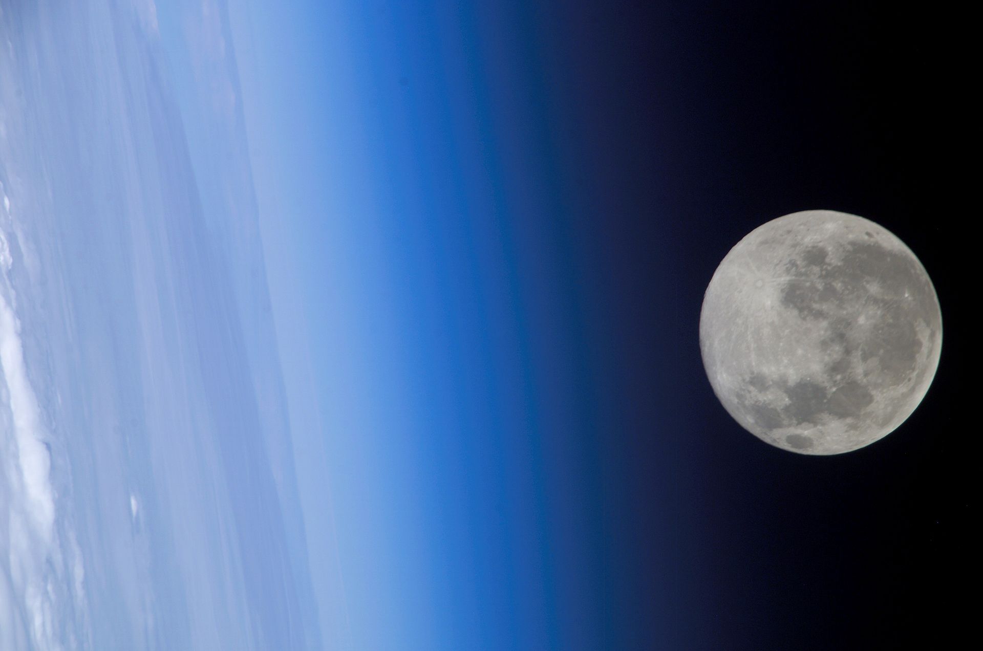 Луна с борта МКС