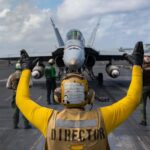 Истребитель F/A-18C/D Hornet завершил службу на авианосцах американских ВМС