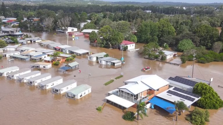 В Австралии произошло рекордное за последние сто лет наводнение