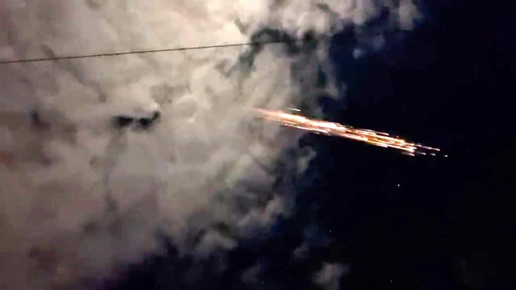 SpaceX снова устроила незапланированное фаер-шоу: в небе над США разрушилась вторая ступень ракеты Falcon 9