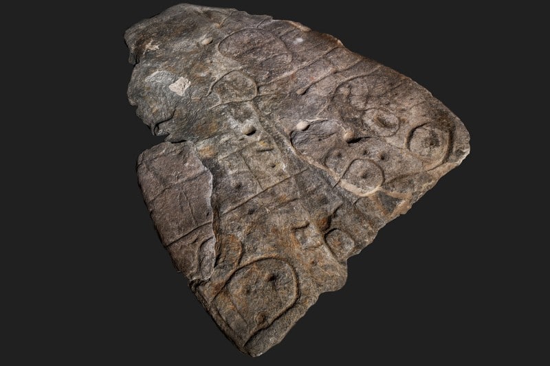 Найденную в XIX веке каменную плиту назвали самой древней картой Европы
