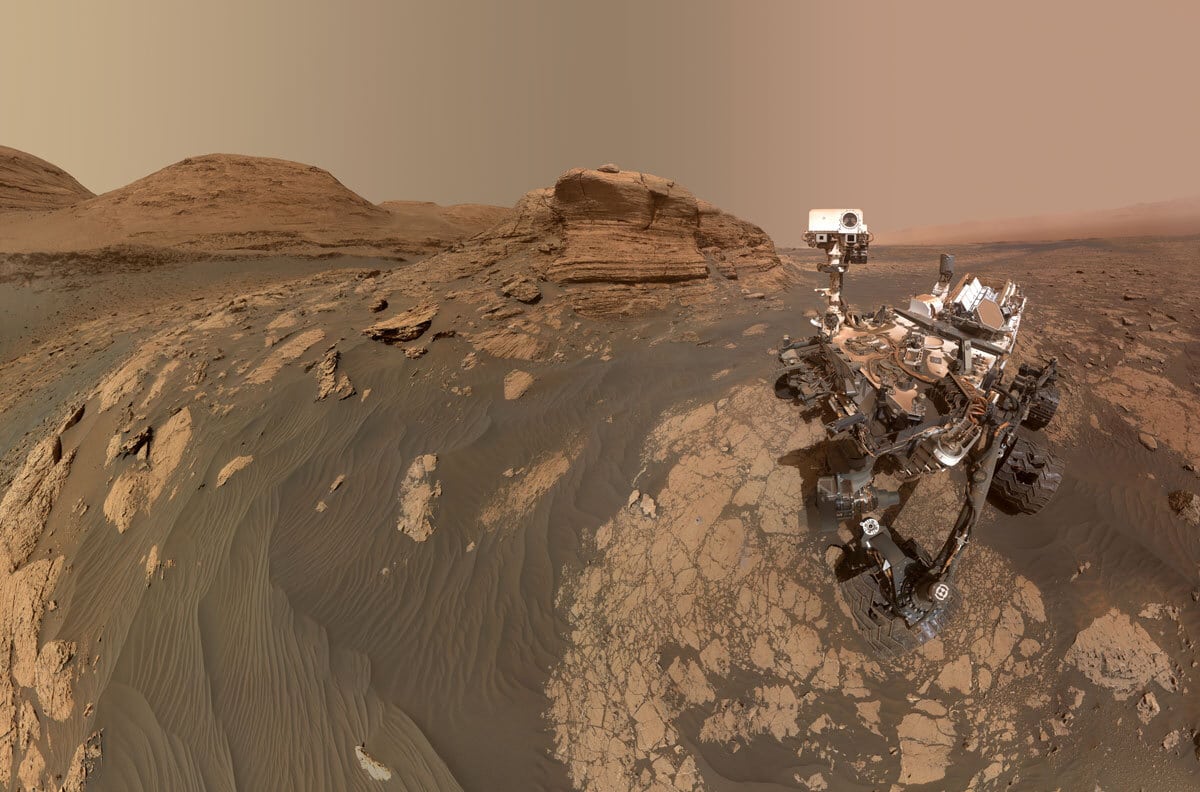 Curiosity прислал селфи с Марса и подборку снимков