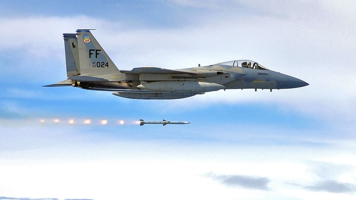 Американский истребитель поразил цель ракетой класса «воздух — воздух» на рекордной дальности
