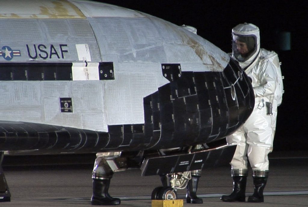 Секретный американский космоплан X37-B испытал направленный микроволновый излучатель на орбите