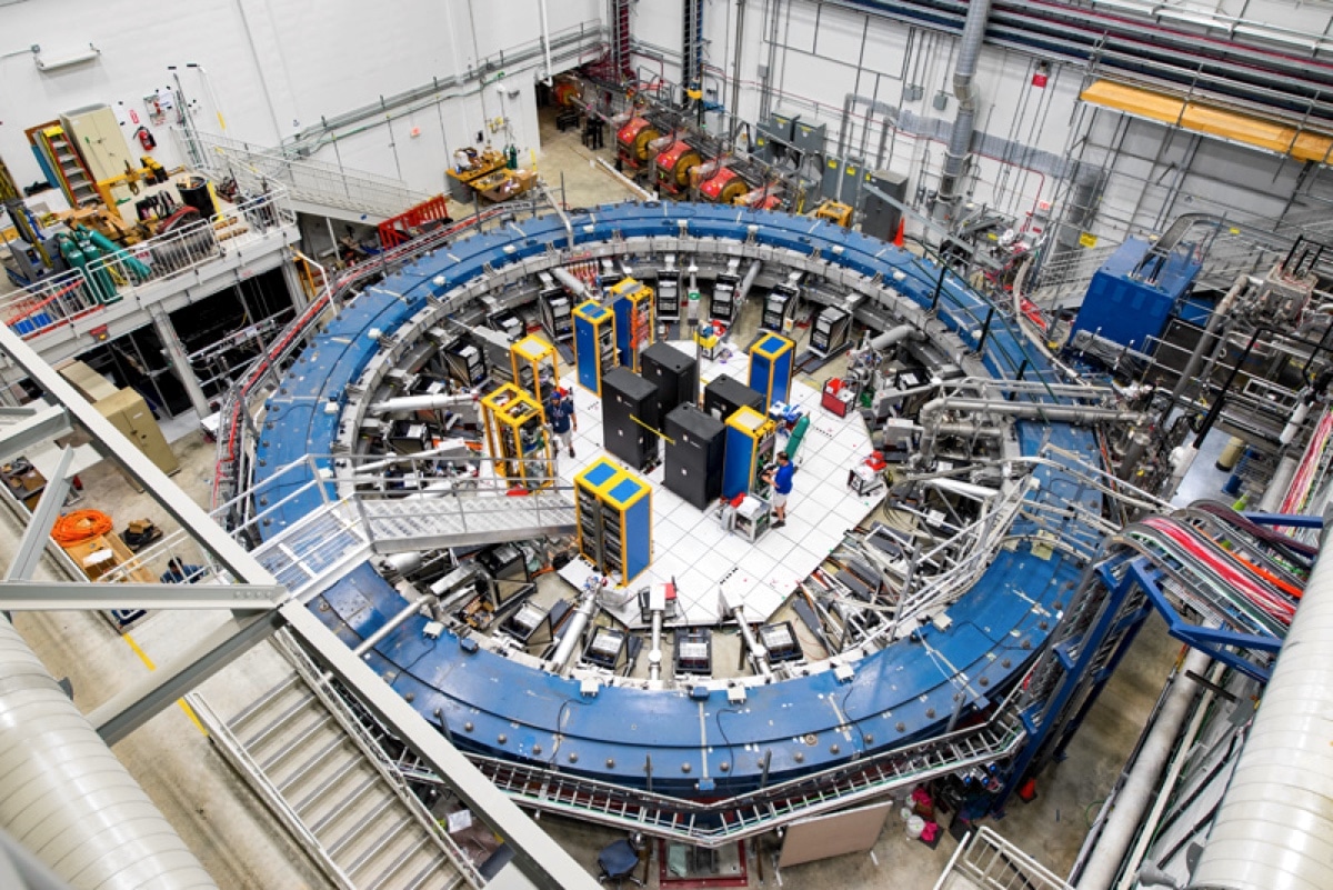 15-метровая кольцевая ловушка в Fermilab