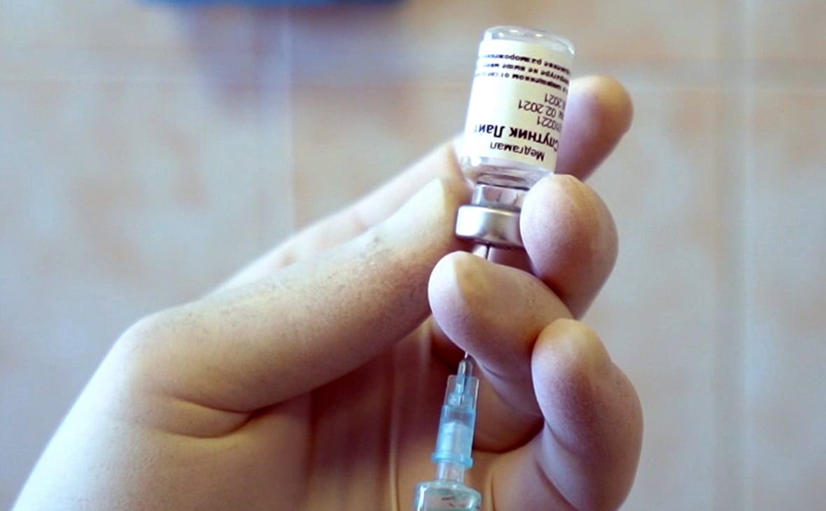 Ампула с вакциной "Спутник-лайт"