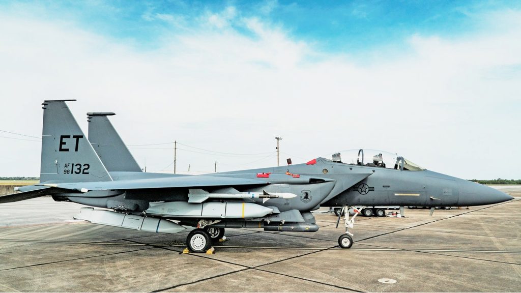 F-15E c пятью ракетами JASSM / ©U.S. AIR FORCE