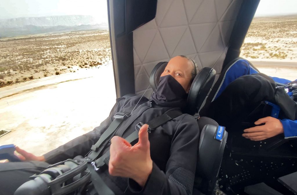 Blue Origin расскажет, как купить места на ее ракету через 60 лет после первого полета американца в космос