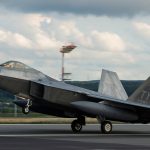 США хотят списать истребители F-22 Raptor