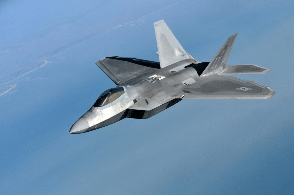 США хотят списать истребители F-22 Raptor