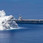 Опубликованы фото и видео испытания нового американского авианосца USS Gerald R. Ford мощным взрывом