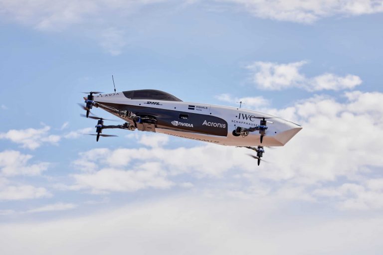 Гоночный летающий автомобиль Mk3 совершил первый полет с помощью аватара