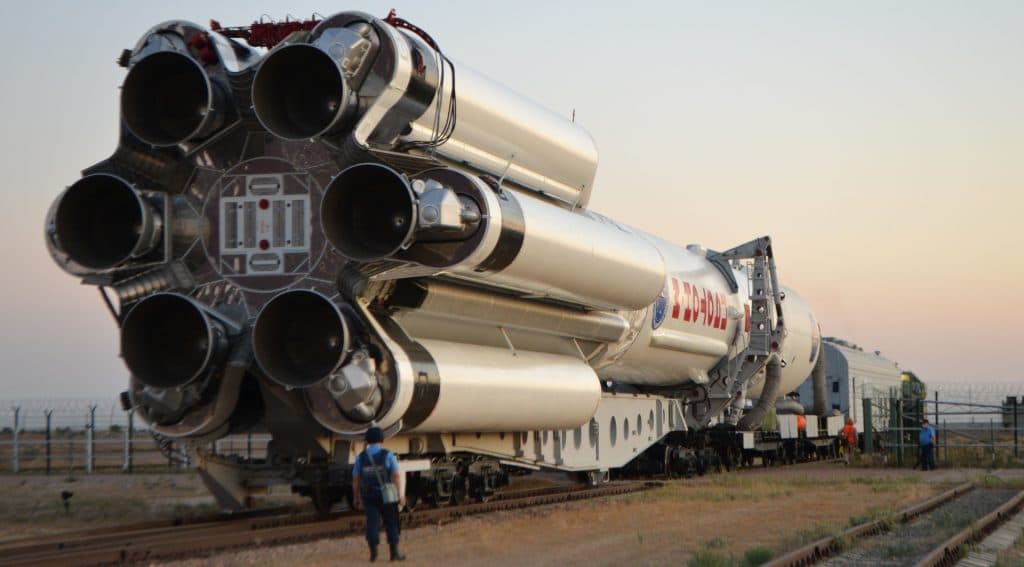 Модуль «Наука» и его носитель «Протон-М» вывезли на стартовый стол. Фоторепортаж