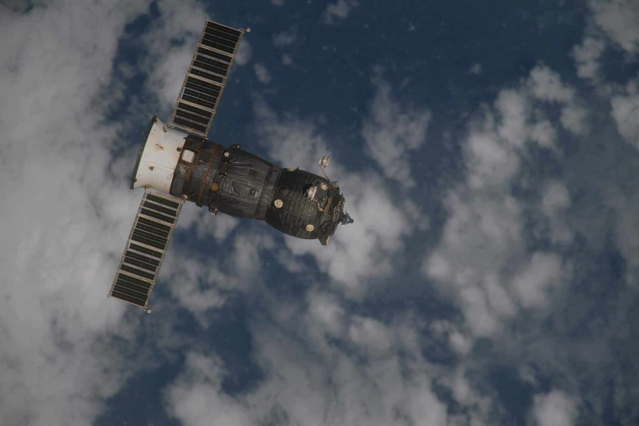 На пути к МКС «Прогресс МС-17» пройдет в настораживающей близости от двух фрагментов космического мусора, произведенных SpaceX