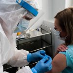 Ученые проверили, можно ли отличить побочные эффекты вакцинации от симптомов Covid-19