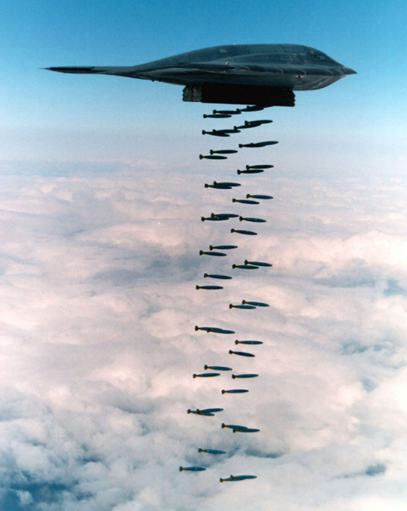 В-2, бомбометание свободнопадающими бомбами Мk82. / Фото: wikipedia.org