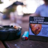 Предупредительная надпись и изображение о вреде курения