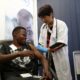 Иммунитет от векторных вакцин оказался стойким, а у мРНК — преходящим. Зато ЮАР запретила «Спутник»… из-за борьбы с ВИЧ
