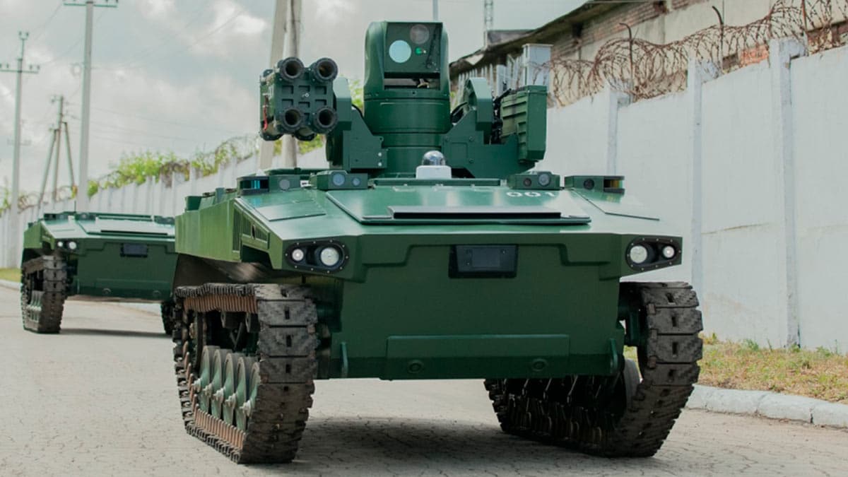 Новый российский робот «Маркер» вооружат дронами-камикадзе и электрическими ракетами