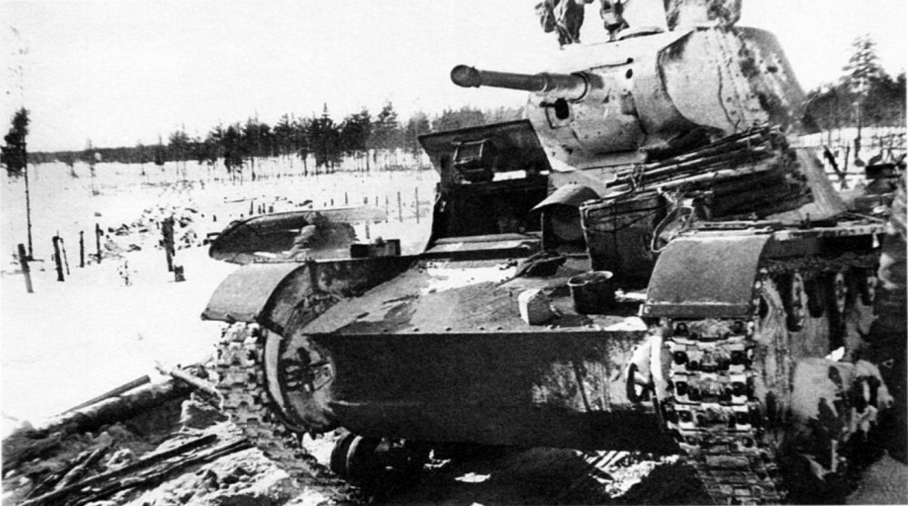 Т-26, самый многочисленный советский танк времен финской войны. При весе в девять тонн он нес 45-мм пушку и броню, надежно защищавшую его от пуль финских пулеметов / ©Wikimedia Commons